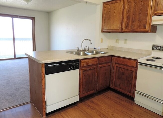 Photo - $1100 | 2 Bedroom, 1 Bathroom CONDO | CAT ...