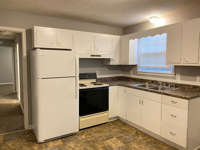 Photo - Great Location! Off College St! 3 Bed/1 Bath with 1000 sq. ft.