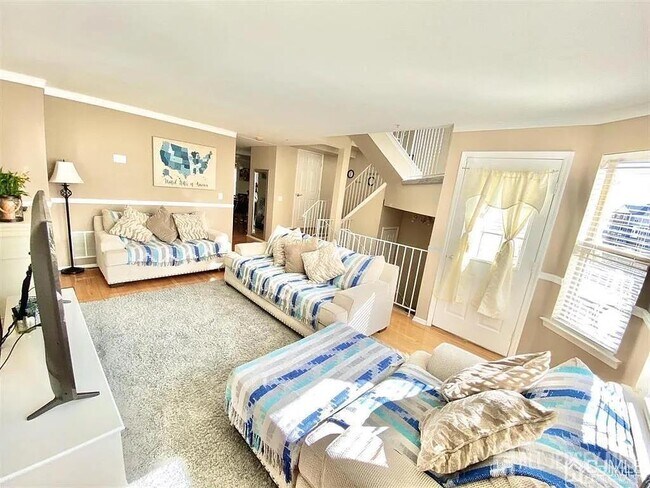 790 Harbortown Blvd