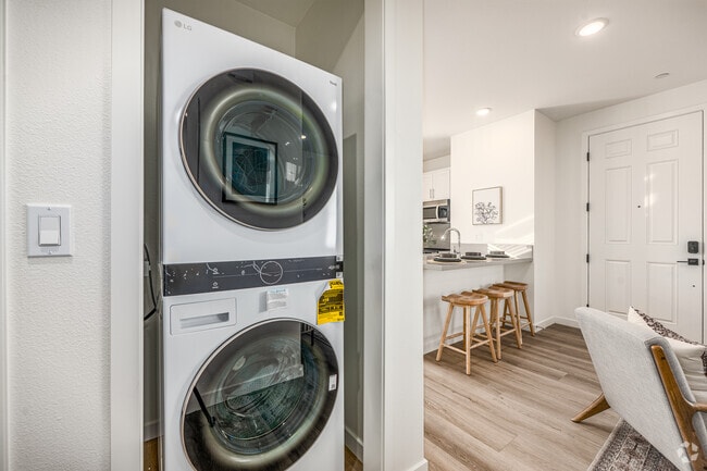 2BR, 2BA - 748SF - Laundry - Aroyal Plus