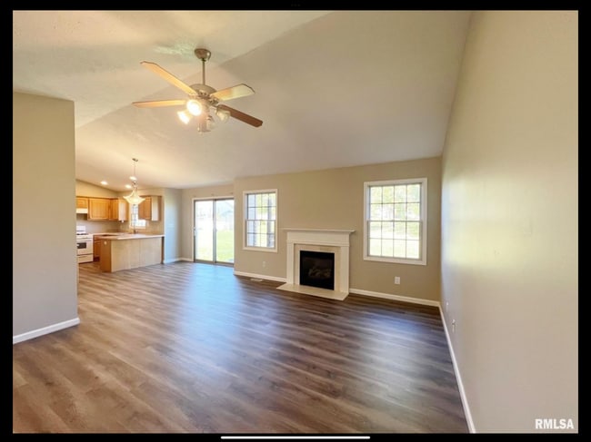 Photo - 1919 English Oak