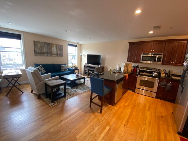 Building Photo - 100 Fellsway W Unit 201