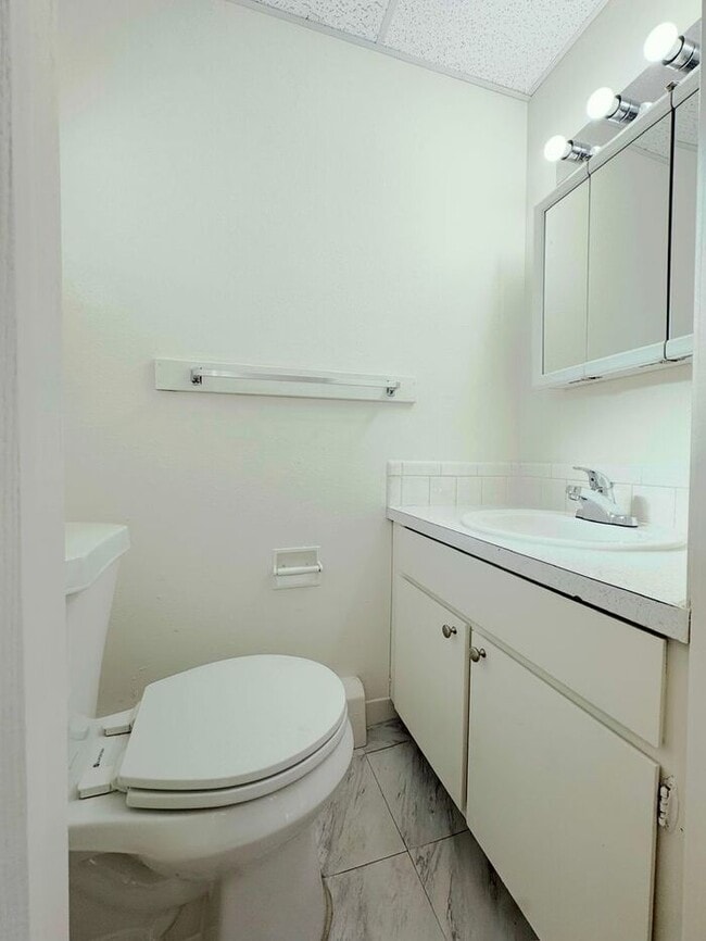 Photo - Beautiful 2 Bedroom Town Home!