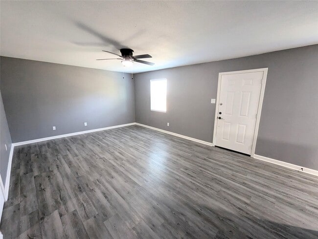 Photo - 2015 Rosalee St