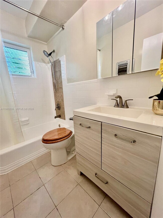 Photo - 835 Meridian Ave Unidad 5