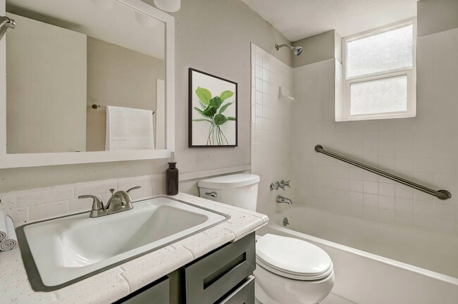 Kalo Broadmoor Terrace Bathroom