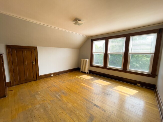 Photo - 509 6th St SE Unit 3