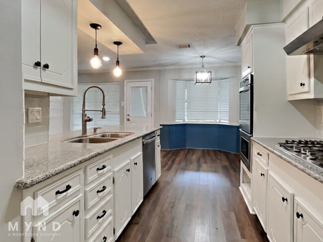 Photo - 1914 Meadow Creek Dr