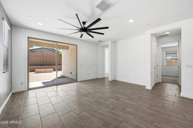 Photo - 1627 W Estes Way