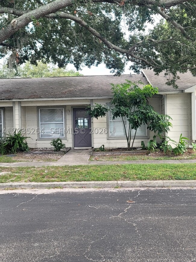 Building Photo - 3254 Chesswood Ave