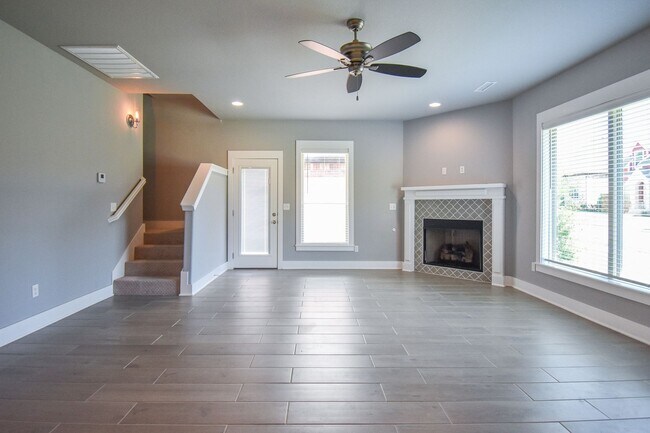 Photo - Luxurious 4 Bedroom, 3.5 Bathroom Home In Fayetteville, AR