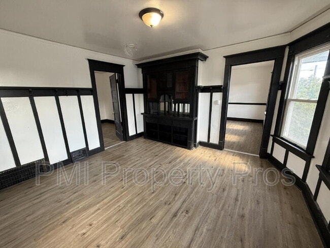 Photo - 2940 N Teutonia Ave