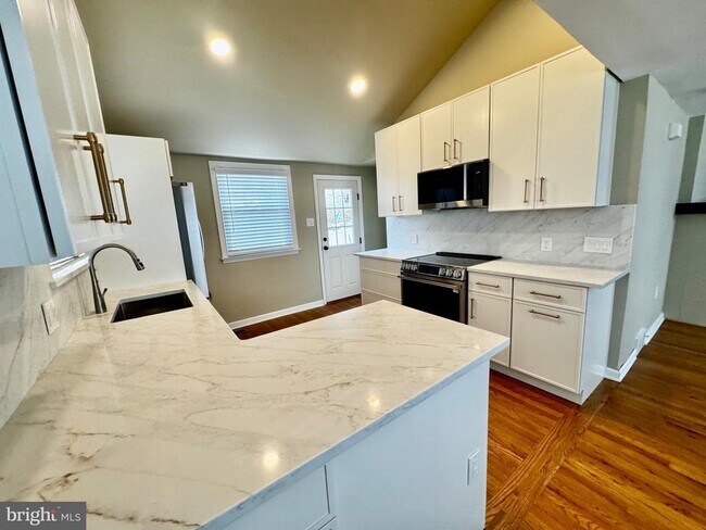 Photo - 551 Fern Hill Rd