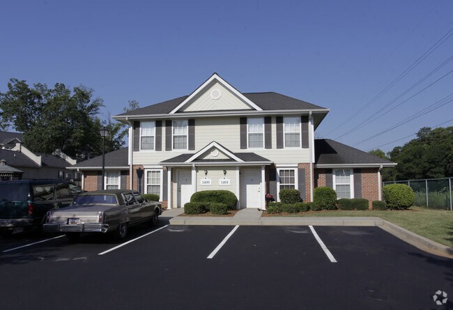 Magnolia Place Apartments - Building Exterior
