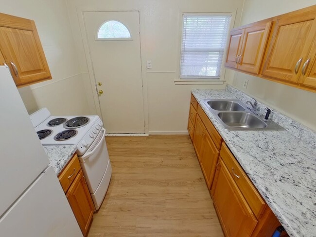 Photo - 1606 1/2 S Martinson