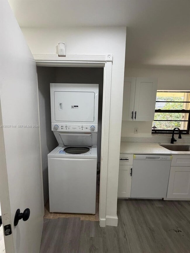 Photo - 6560 SW 49th St Unit 2