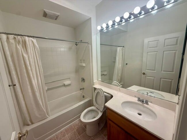 2005 Hastings Shore Ln