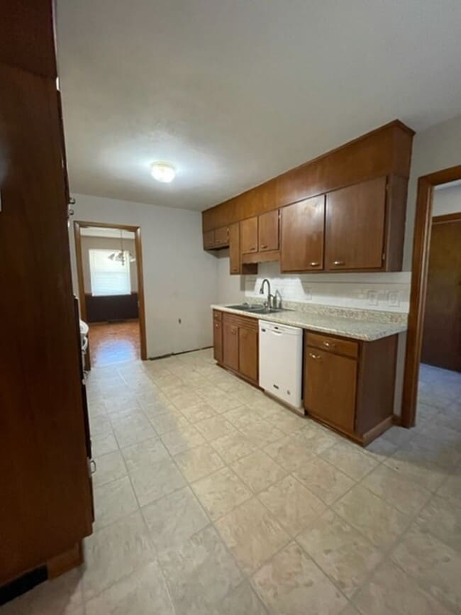 Photo - Alcoa 37701 - 3 bedroom, 2 bath ranch home with a carport - Contact Debra Johnson (865) 591-8281