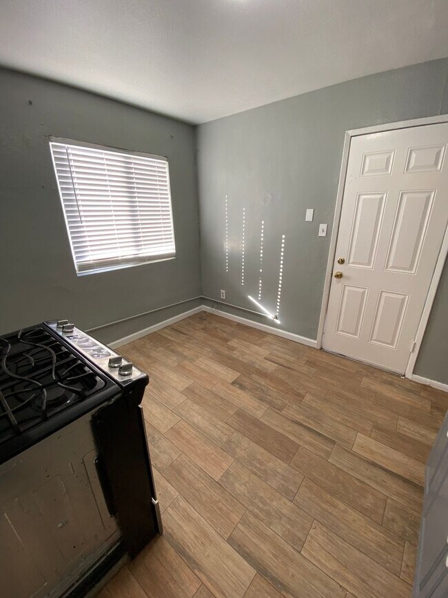 Photo - 600 N St Unit A