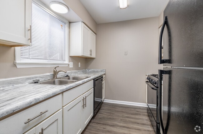 2BR, 2BA - 1,000SF - Kitchen - Aspen Chase