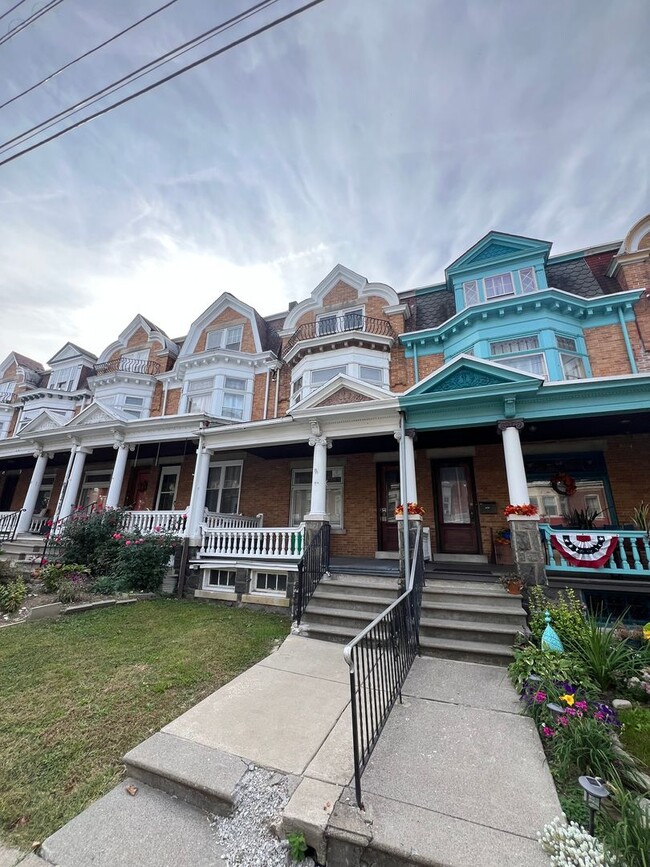 Building Photo - 1620-1/2 W Chew St Unit 3 Rental