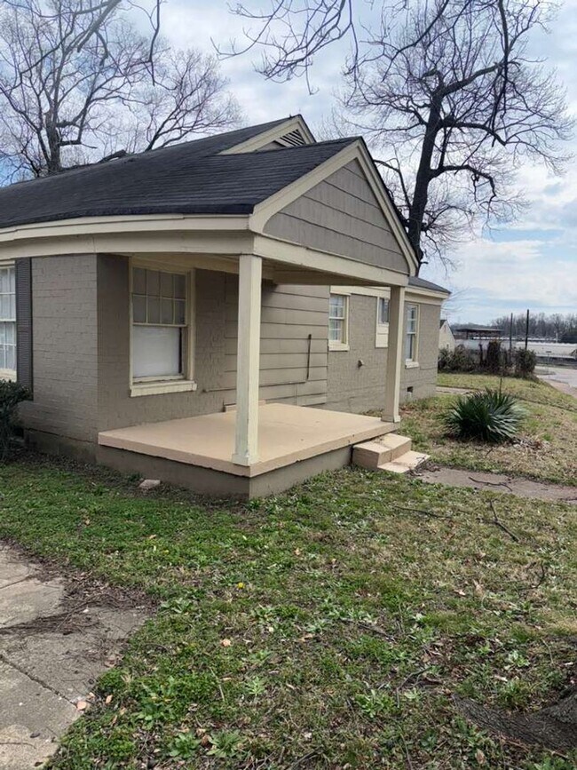 Photo - SECTION 8 APPROVED - Now Available for Lease – 3 Bed / 2 Bath Home