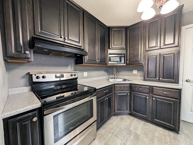 Photo - 1302 W Robinson St