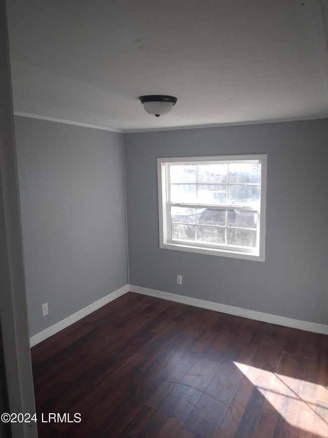 Photo - 107 Bonaire Cir S