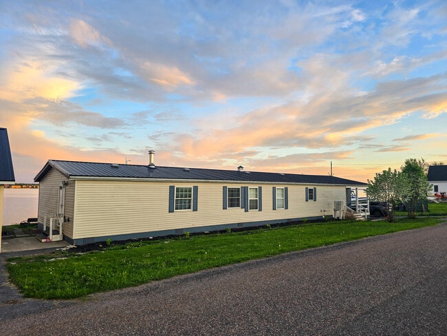 Welcome Home! - 17765 County Route 59 Casa