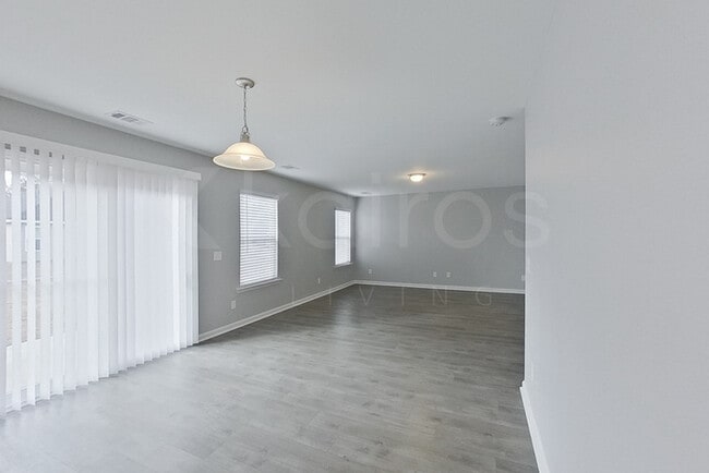 Photo - 108 Ebenezer Blf Wy