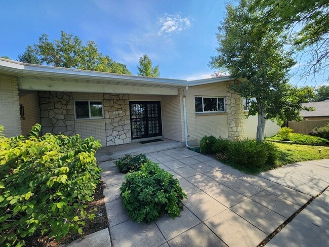 Beautiful 5 Bd 3.5 Ba Home in Holladay - Beautiful 5 Bd 3.5 Ba Home in Holladay