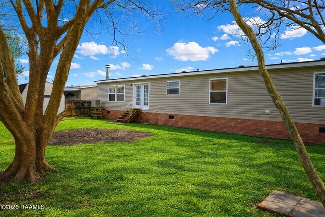 Photo - 206 Windcreek Ln