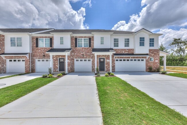 Building Photo - Newly Built 3 Bed 2.5 Bath Townhome in Tullahoma