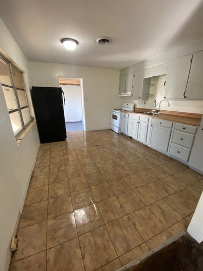 Photo - 2 Bed 1 Bath Home | Pet Friendly with Fenced Yard | Washer Dryer Hook Ups | Section 8 Welcome
