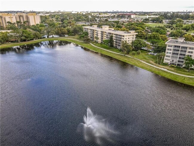 Photo - 2751 N Palm Aire Dr Unidad 501