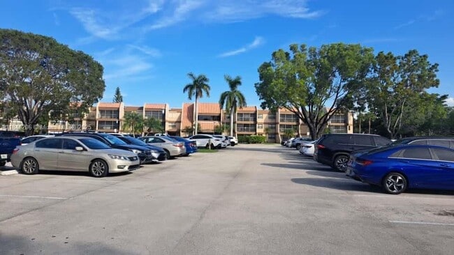 Photo - 240 Lakeview Dr Unit 106