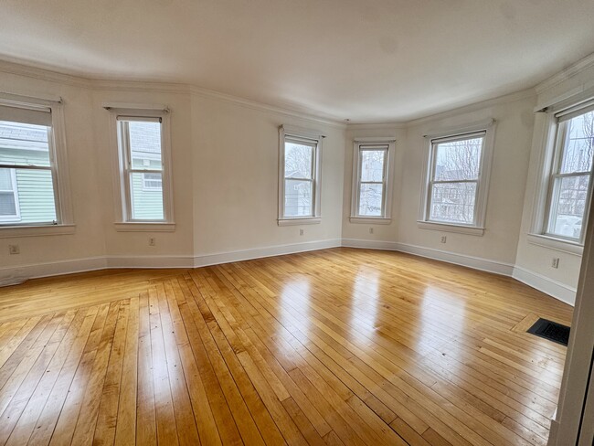 Building Photo - 41 Rich St Unit 2