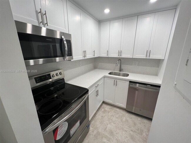 Photo - 10415 N Kendall Dr Unit B113