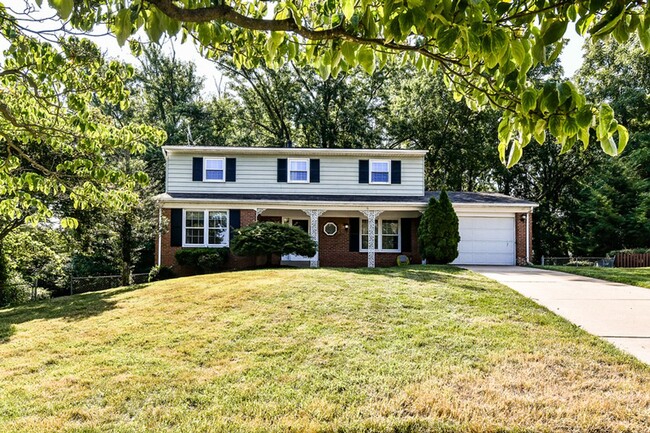 Building Photo - Spacious 4 Bed 2/2 Bath Home with Park-Lik...