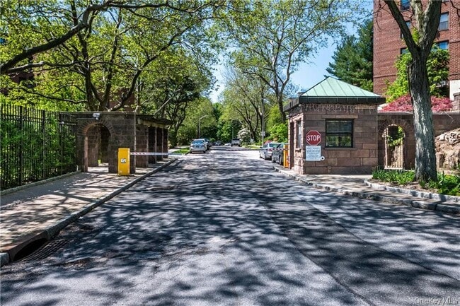 Photo - 161 Pearsall Dr Unit 6F