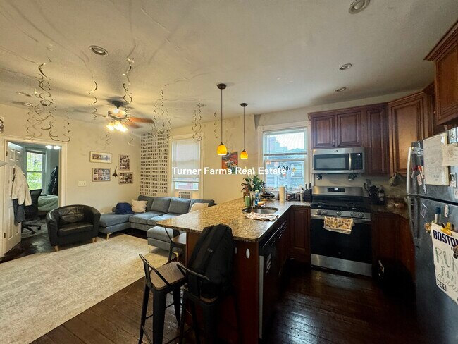 Building Photo - 717 Parker St