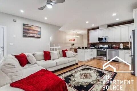 3935 S Wells St Unit 1