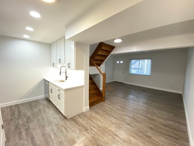 Photo - 1726 Summit St Unit 1730