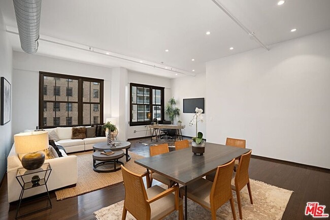 Photo - 1645 Vine St Unidad 703