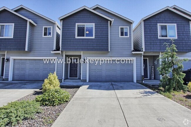 Building Photo - 3 Bed, 2.5 Bath Townhome in Walnut Grove