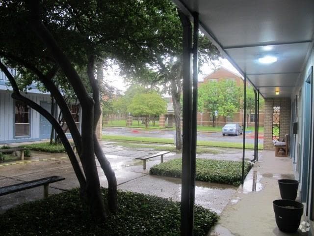 Building Photo - 425 S Oak St Unit 106 Rental