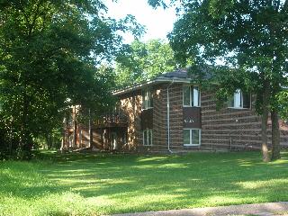 Building Photo - Immaculate Updated 2 Bedroom 1 bath Rental