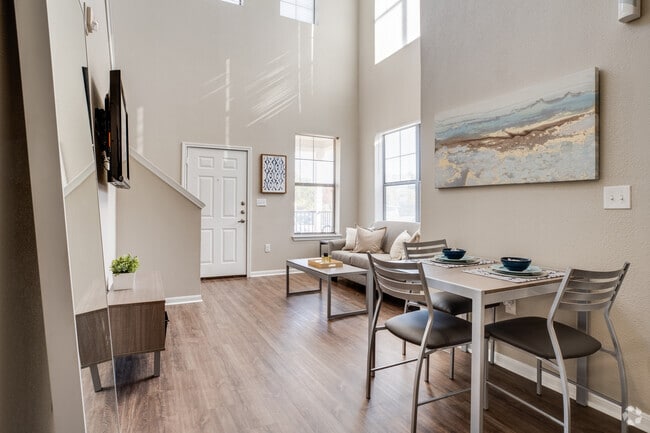 4BR, 4BA Flat - 1,282SF - 2818 Apartments