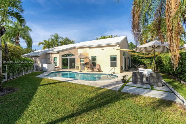Photo - Wilshire Court, Pembroke Pines, FL 33027 - 3 BR 3 BA single-family home