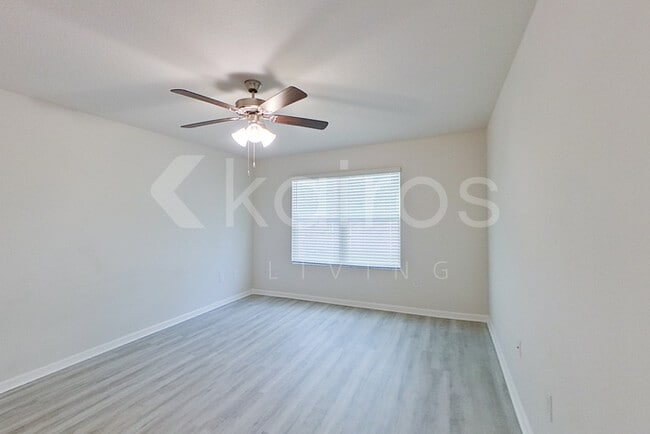 Photo - 301 Monarch Ln